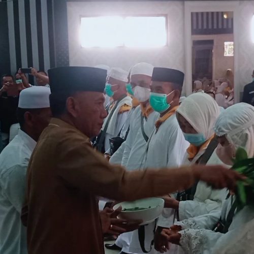 Bupati Aceh Tenggara Lepaskan 57 Calon jama’ah Haji di Kutacane