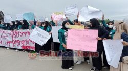 Protes Kenaikan Harga BBM, Ratusan Mahasiswa Gelar Aksi di Depan Gedung DPRK Aceh Utara